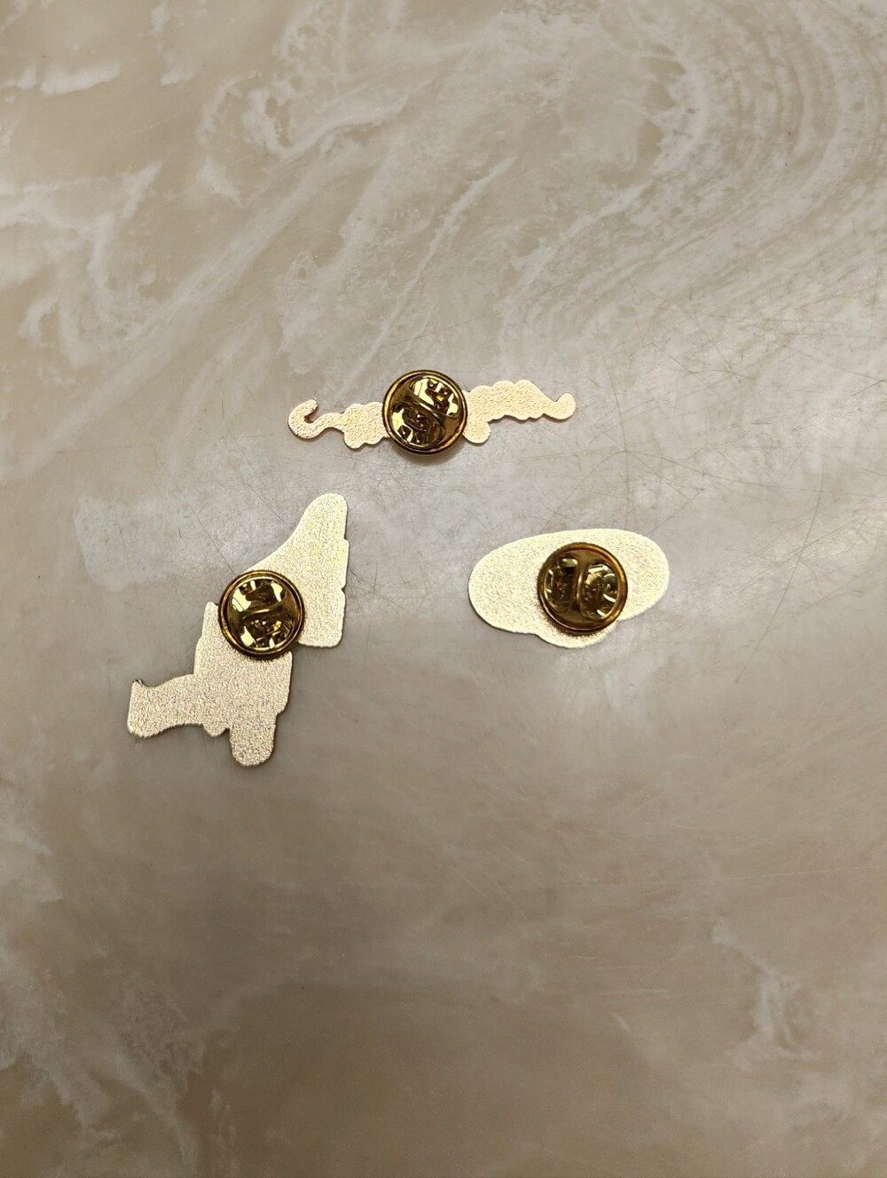 KESHA Rainbow Tour VIP Pin Set - Picture 6 of 7